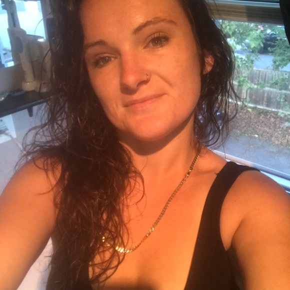 Meet your Posher, Caitlyn - Picture 3 of 6